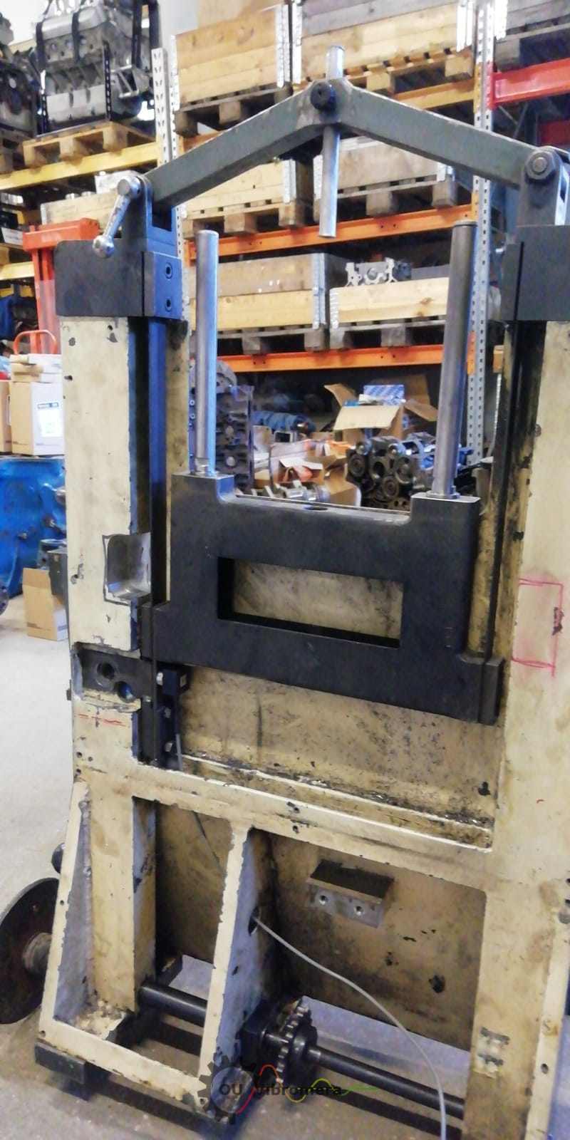 Vedere laterală a suportului cu role, arătând starea acestora.