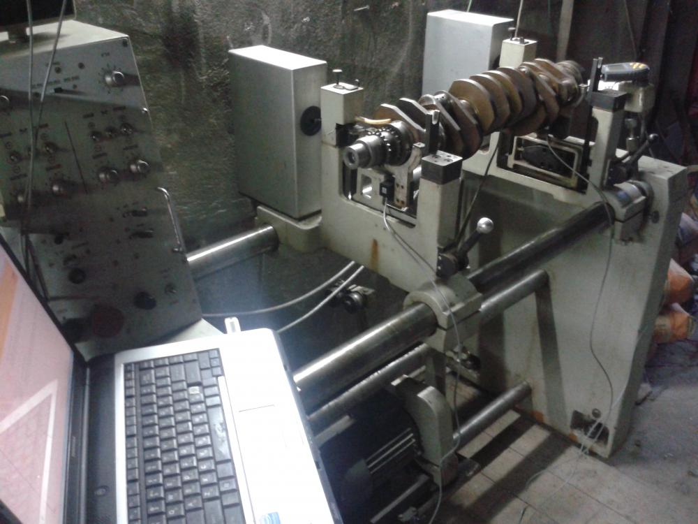 Modernizarea unui stand Schenck mai vechi cu Balanset-1A OEM pentru echilibrarea unui arbore cotit.